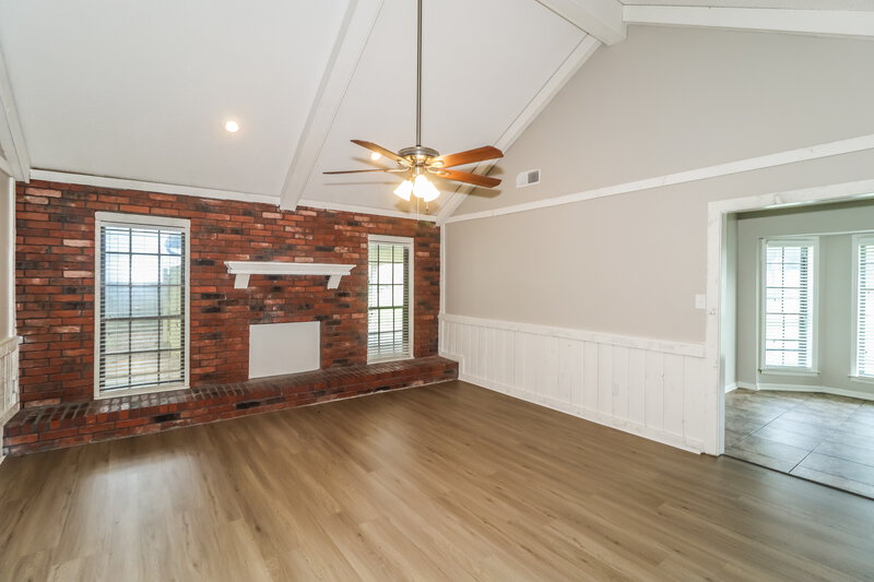 1,620/Mo, 6708 Henredon Dr Memphis, TN 38141 Living Room View