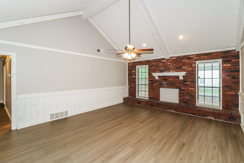 1,620/Mo, 6708 Henredon Dr Memphis, TN 38141 Living Room View 2