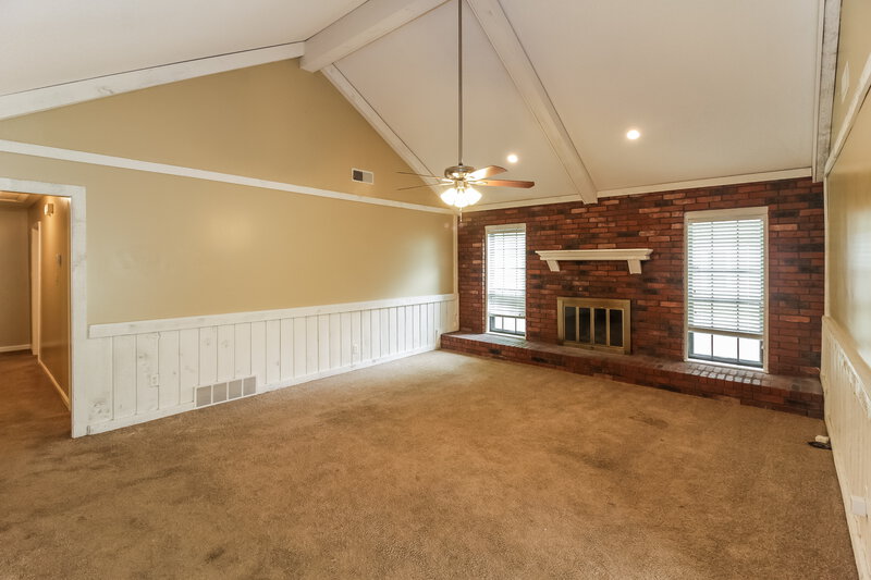 2,360/Mo, 6708 Henredon Dr Memphis, TN 38141 Living Room View 3