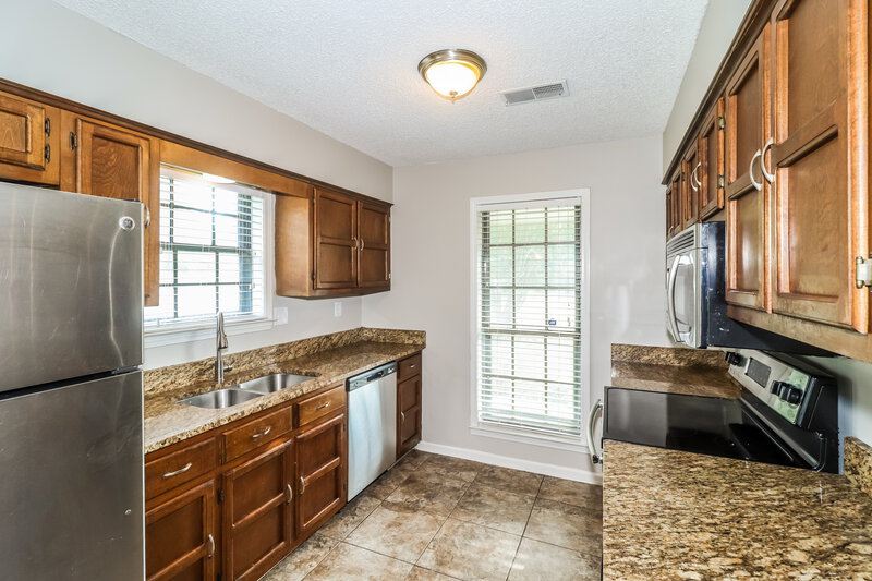 1,620/Mo, 6708 Henredon Dr Memphis, TN 38141 Kitchen View 2