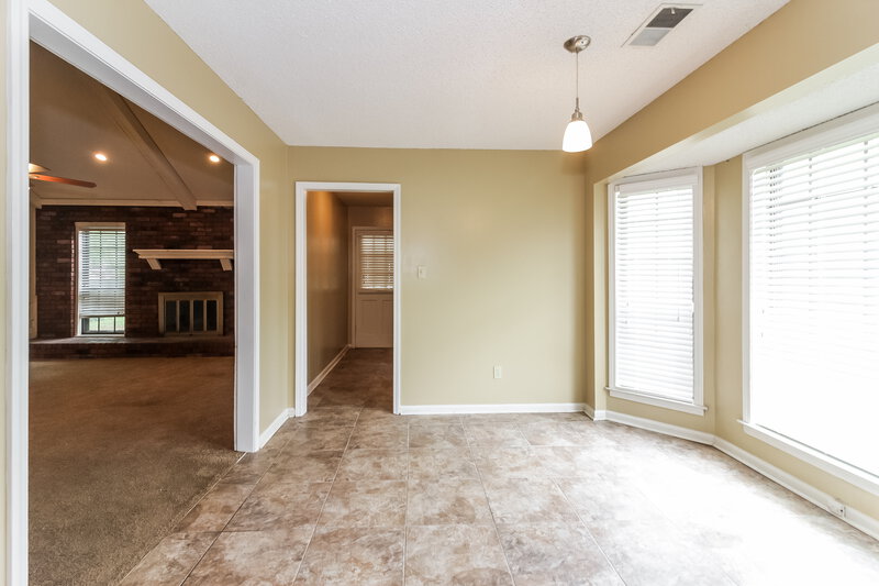 2,360/Mo, 6708 Henredon Dr Memphis, TN 38141 Dining Room View