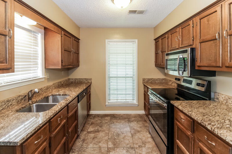 2,360/Mo, 6708 Henredon Dr Memphis, TN 38141 Kitchen View