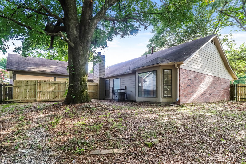 1,620/Mo, 6708 Henredon Dr Memphis, TN 38141 Rear View