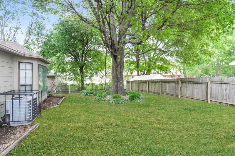2,360/Mo, 6708 Henredon Dr Memphis, TN 38141 Rear View