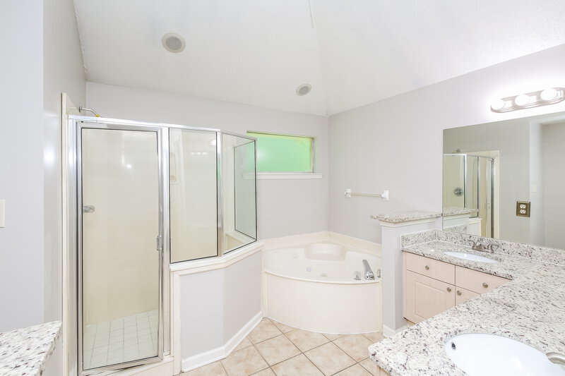 1,790/Mo, 3875 Neyland Valley Dr Memphis, TN 38135 Main Bathroom View