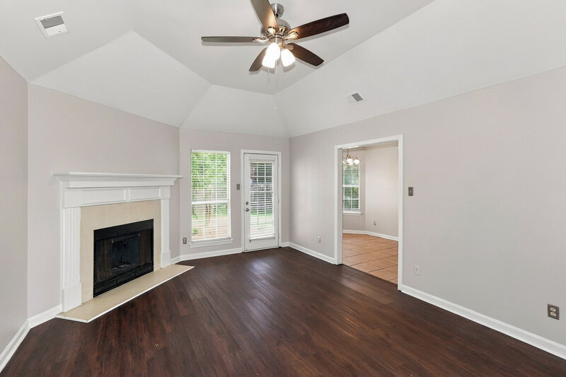 1,945/Mo, 6989 Lagrange Hill Rd Cordova, TN 38018 Living Room View