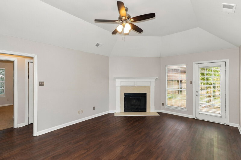 1,945/Mo, 6989 Lagrange Hill Rd Cordova, TN 38018 Living Room View 2