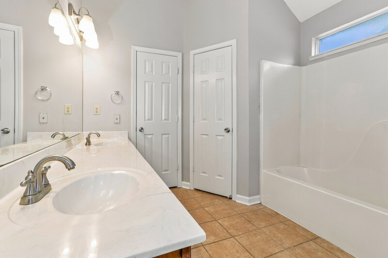1,945/Mo, 6989 Lagrange Hill Rd Cordova, TN 38018 Primary Bathroom View