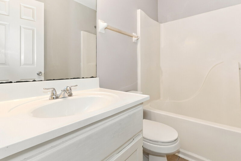 1,945/Mo, 6989 Lagrange Hill Rd Cordova, TN 38018 Bathroom View