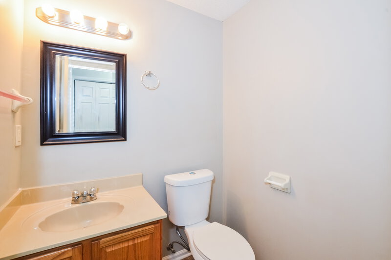 1,810/Mo, 6828 Shorey Ln Cordova, TN 38018 Bathroom View