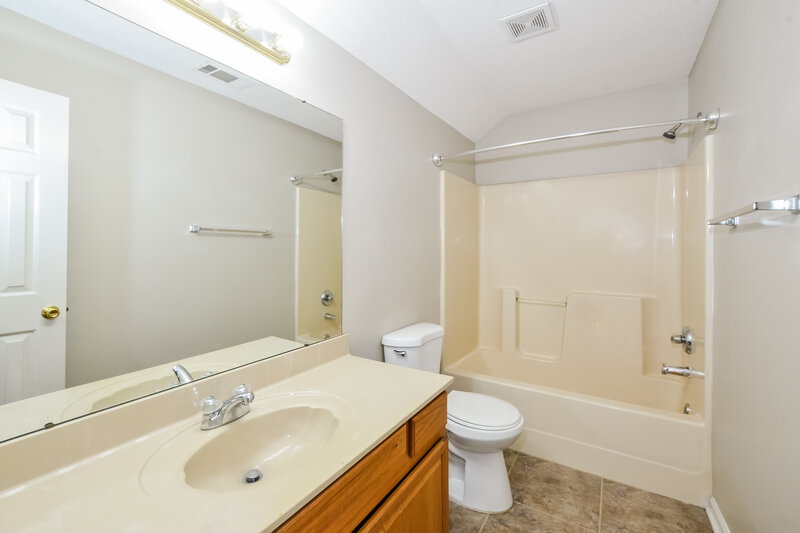 1,810/Mo, 6828 Shorey Ln Cordova, TN 38018 Bathroom View 2