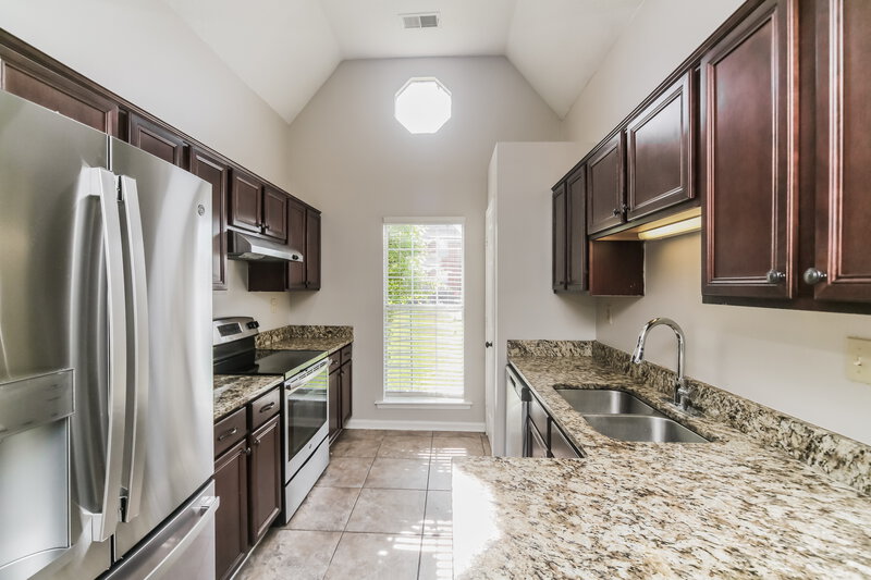 2,065/Mo, 4880 Briona St Memphis, TN 38125 Kitchen View