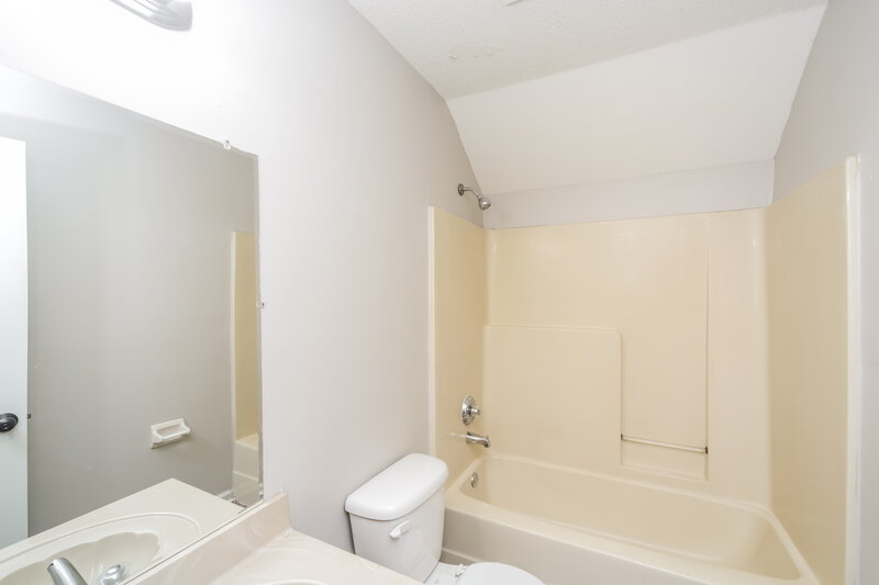 2,065/Mo, 4880 Briona St Memphis, TN 38125 Bathroom View