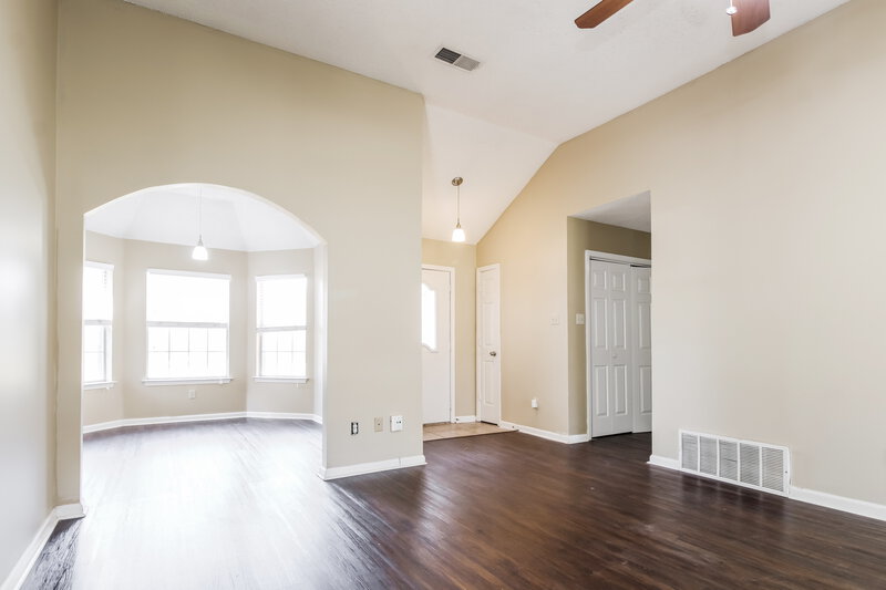 1,590/Mo, 7050 Raleigh Lagrange Rd Cordova, TN 38018 Living Room View