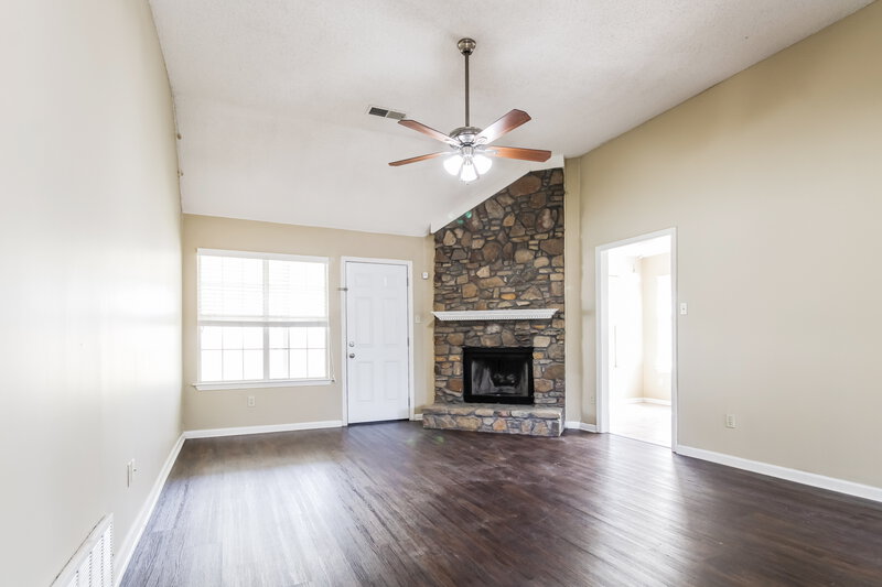 1,590/Mo, 7050 Raleigh Lagrange Rd Cordova, TN 38018 Living Room View 2