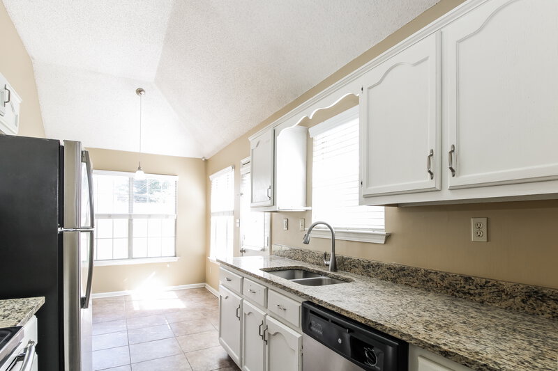 1,590/Mo, 7050 Raleigh Lagrange Rd Cordova, TN 38018 Kitchen View