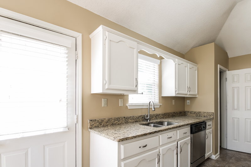 1,590/Mo, 7050 Raleigh Lagrange Rd Cordova, TN 38018 Kitchen View 2