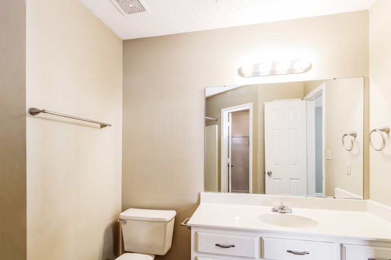 1,590/Mo, 7050 Raleigh Lagrange Rd Cordova, TN 38018 Main Bathroom View