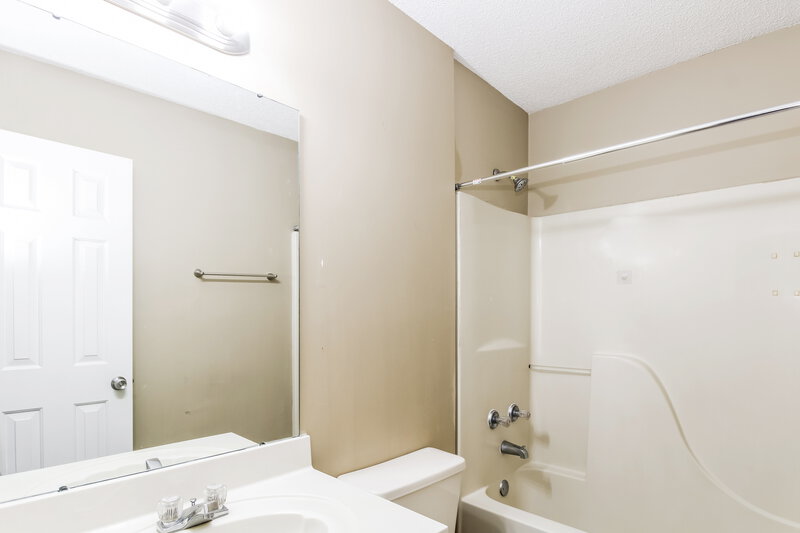 1,590/Mo, 7050 Raleigh Lagrange Rd Cordova, TN 38018 Bathroom View