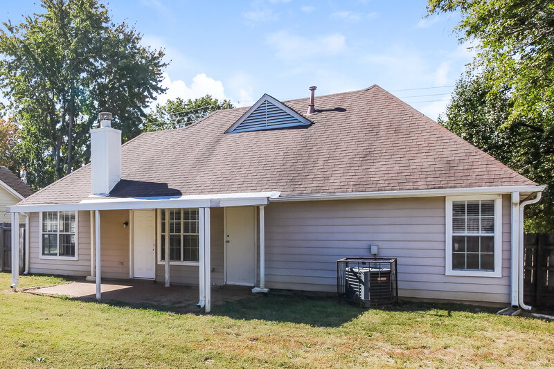 1,590/Mo, 7050 Raleigh Lagrange Rd Cordova, TN 38018 Rear View