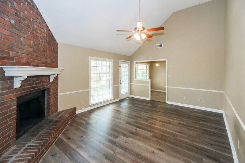 1,595/Mo, 7025 Hearthside Cove Memphis, TN 38119 Living Room View