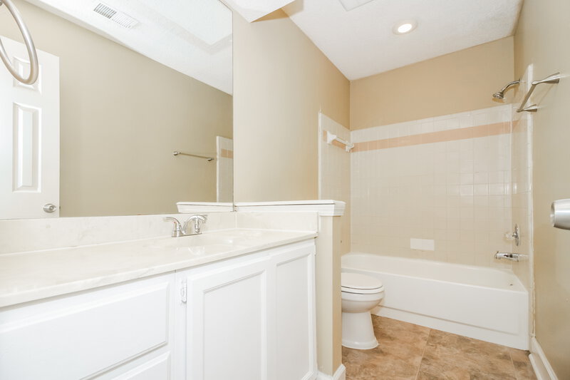 1,595/Mo, 7025 Hearthside Cove Memphis, TN 38119 Bathroom View