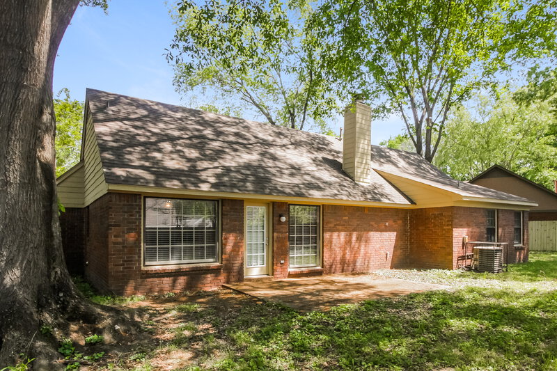 1,595/Mo, 7025 Hearthside Cove Memphis, TN 38119 Rear View 2