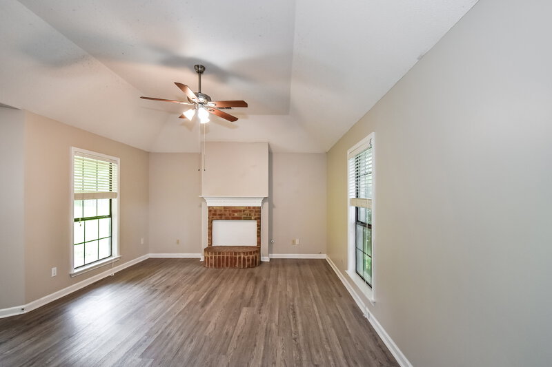 1,680/Mo, 4360 Breeds Hill Dr Memphis, TN 38125 Living Room View