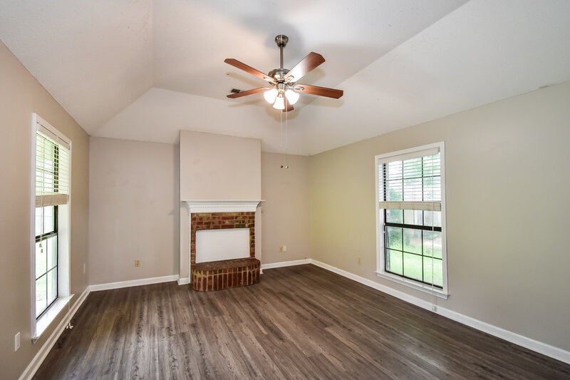 1,680/Mo, 4360 Breeds Hill Dr Memphis, TN 38125 Living Room View 2