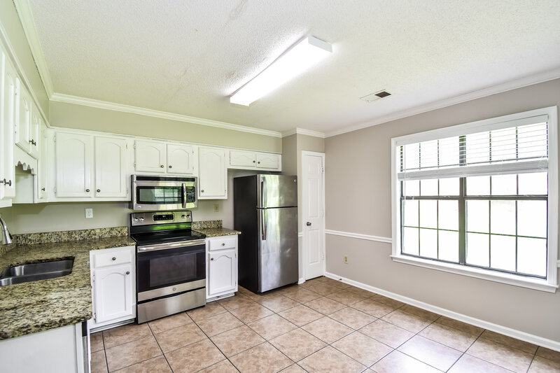 1,680/Mo, 4360 Breeds Hill Dr Memphis, TN 38125 Kitchen View