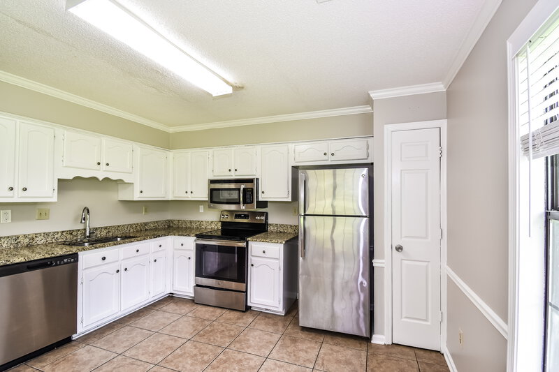 1,680/Mo, 4360 Breeds Hill Dr Memphis, TN 38125 Kitchen View 2