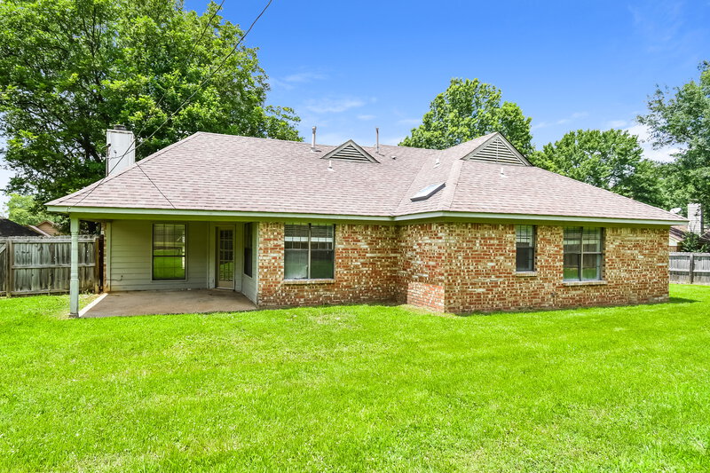 1,680/Mo, 4360 Breeds Hill Dr Memphis, TN 38125 Rear View 2