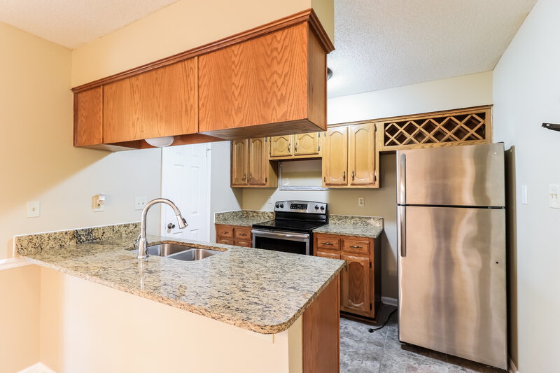 1,675/Mo, 8420 Palm Springs Dr Cordova, TN 38016 Kitchen View 3