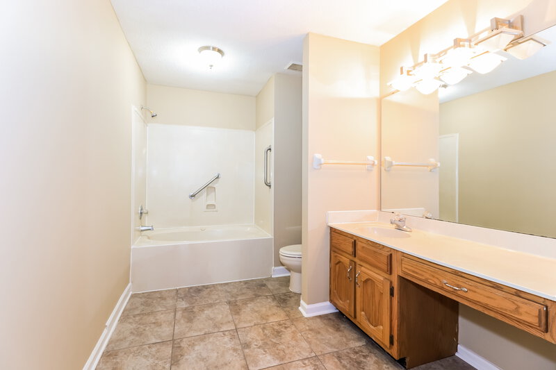 1,675/Mo, 8420 Palm Springs Dr Cordova, TN 38016 Master Bathroom View