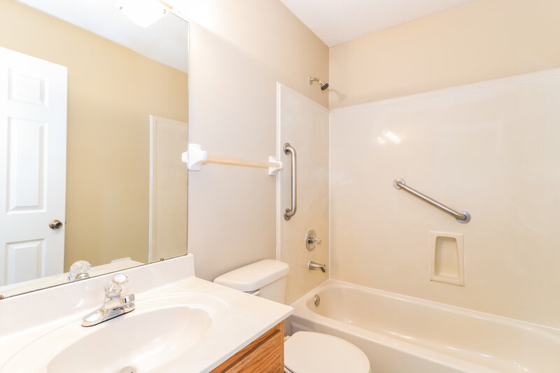 1,675/Mo, 8420 Palm Springs Dr Cordova, TN 38016 Bathroom View