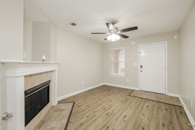 1,585/Mo, 7254 Baptist Church Rd Cordova, TN 38018 Living Room View 2