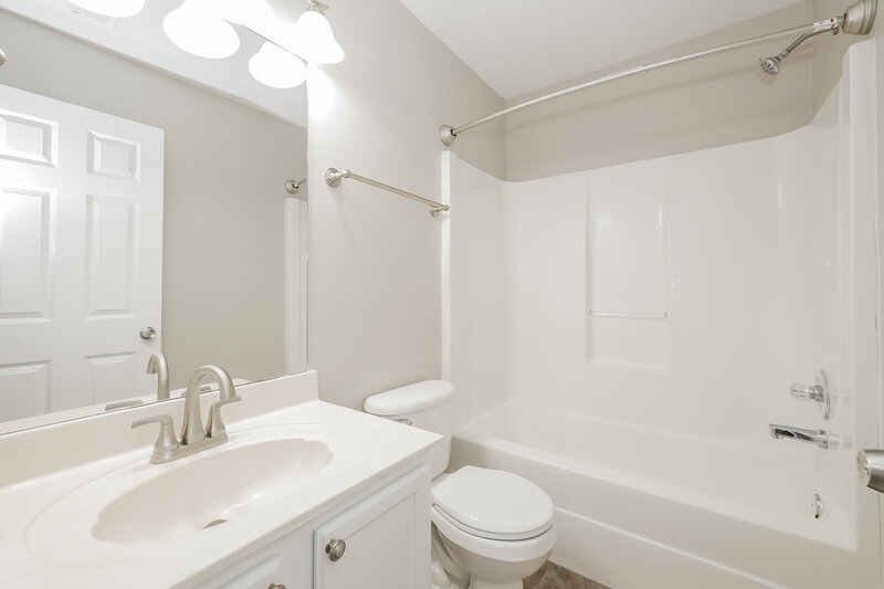 1,585/Mo, 7254 Baptist Church Rd Cordova, TN 38018 Bathroom View