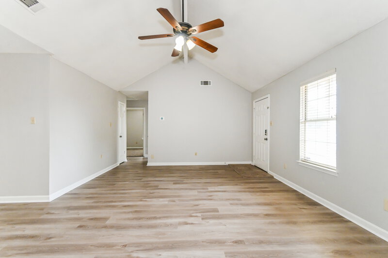 1,675/Mo, 1622 Raybrad Dr Cordova, TN 38016 Living Room View