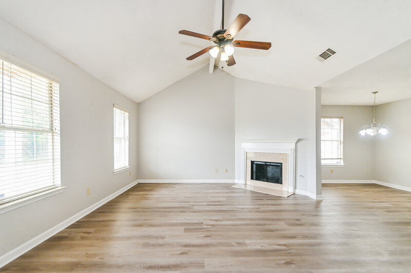 1,675/Mo, 1622 Raybrad Dr Cordova, TN 38016 Living Room View 2