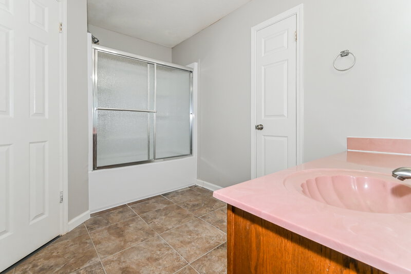 1,675/Mo, 1622 Raybrad Dr Cordova, TN 38016 Main Bathroom View