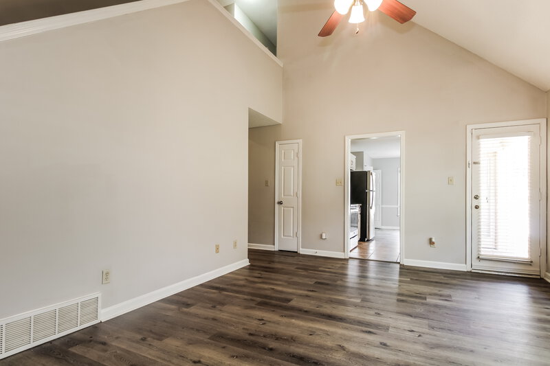 1,565/Mo, 3220 Garrison Park Circle Memphis, TN 38119 Living Room View 2