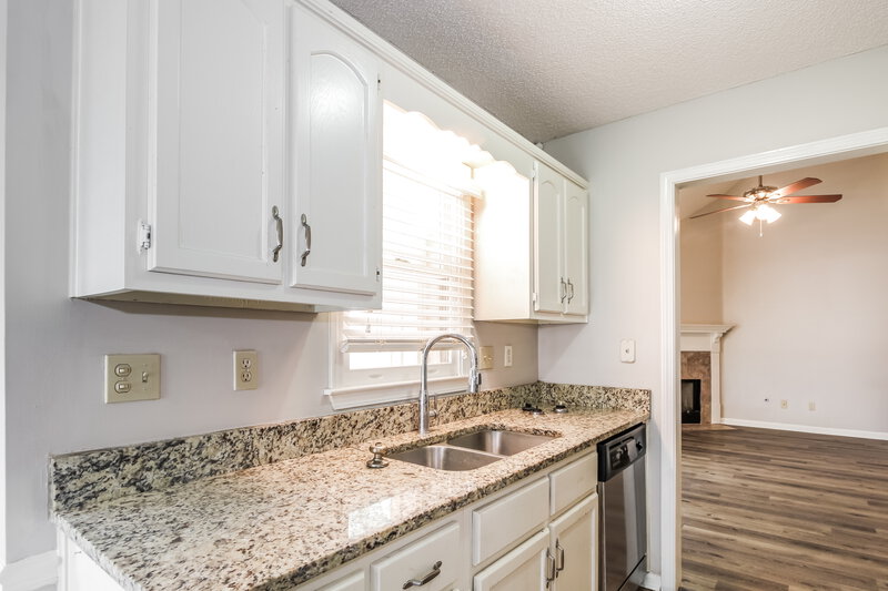 1,565/Mo, 3220 Garrison Park Circle Memphis, TN 38119 Kitchen View