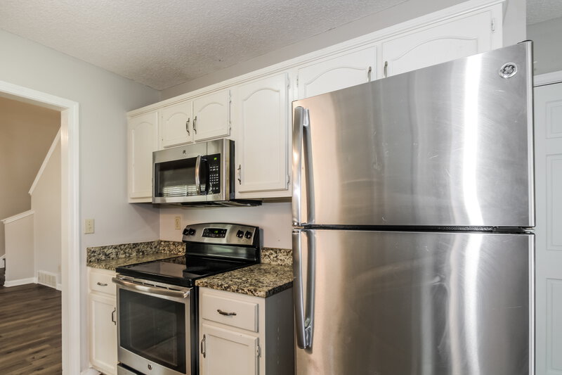 1,565/Mo, 3220 Garrison Park Circle Memphis, TN 38119 Kitchen View 2