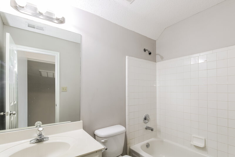 1,565/Mo, 3220 Garrison Park Circle Memphis, TN 38119 Bathroom View 2