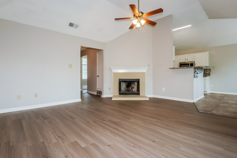1,745/Mo, 3840 Clarion Dr Memphis, TN 38135 Living Room View 2