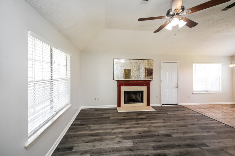 2,340/Mo, 7714 Spring Morning Ct Memphis, TN 38125 Living Room View 2