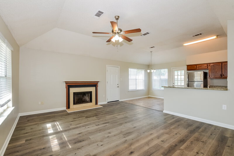 1,600/Mo, 7714 Spring Morning Ct Memphis, TN 38125 Living Room View 3