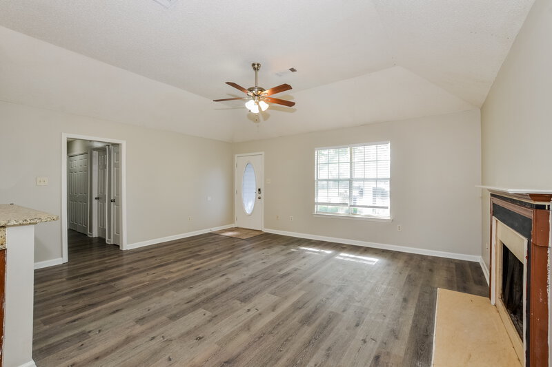 1,600/Mo, 7714 Spring Morning Ct Memphis, TN 38125 Living Room View 4
