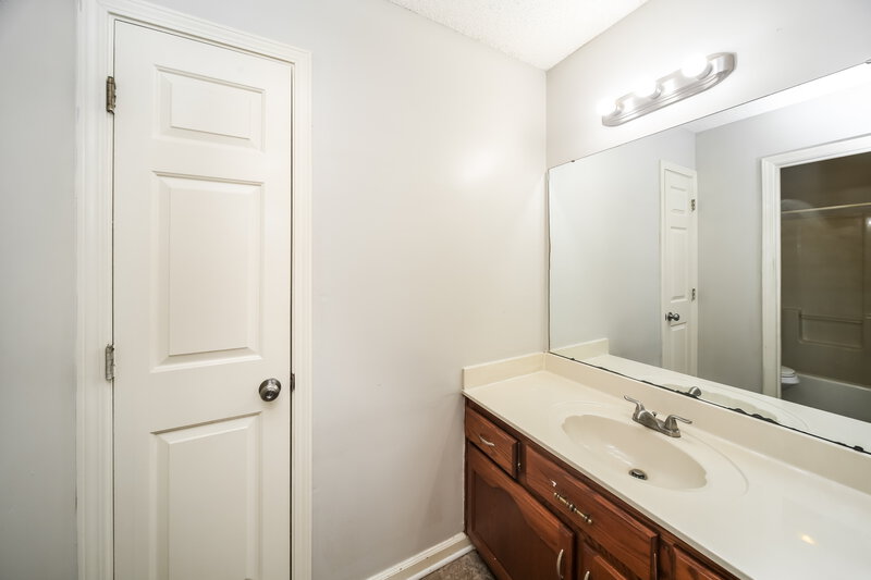 2,340/Mo, 7714 Spring Morning Ct Memphis, TN 38125 Main Bathroom View