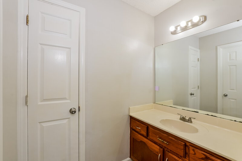 1,600/Mo, 7714 Spring Morning Ct Memphis, TN 38125 Main Bathroom View